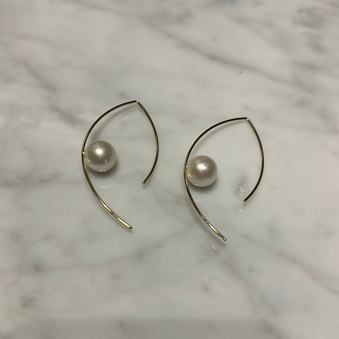 Pearl hook pierce